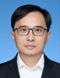 市委常委、市政府黨組成員曾奕