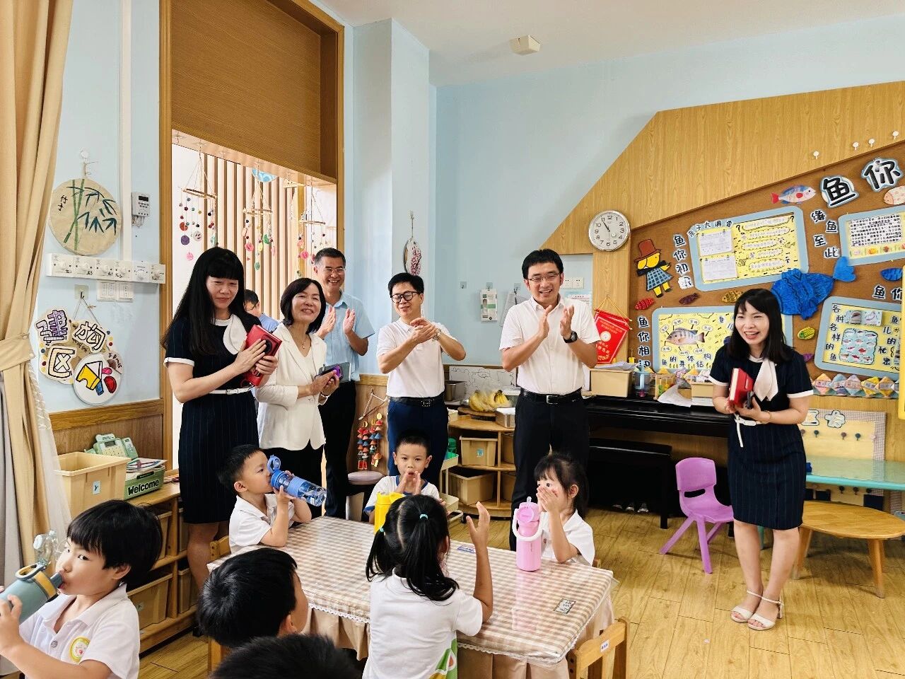 阜沙鎮(zhèn)領(lǐng)導(dǎo)教師節(jié)走訪慰問(wèn)一線教師